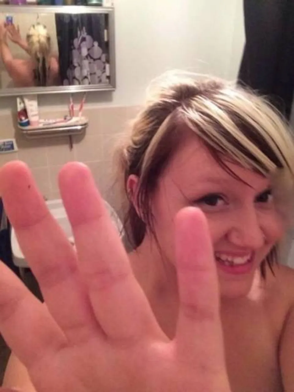 getting_a_good_selfie_is_always_hard_640_27