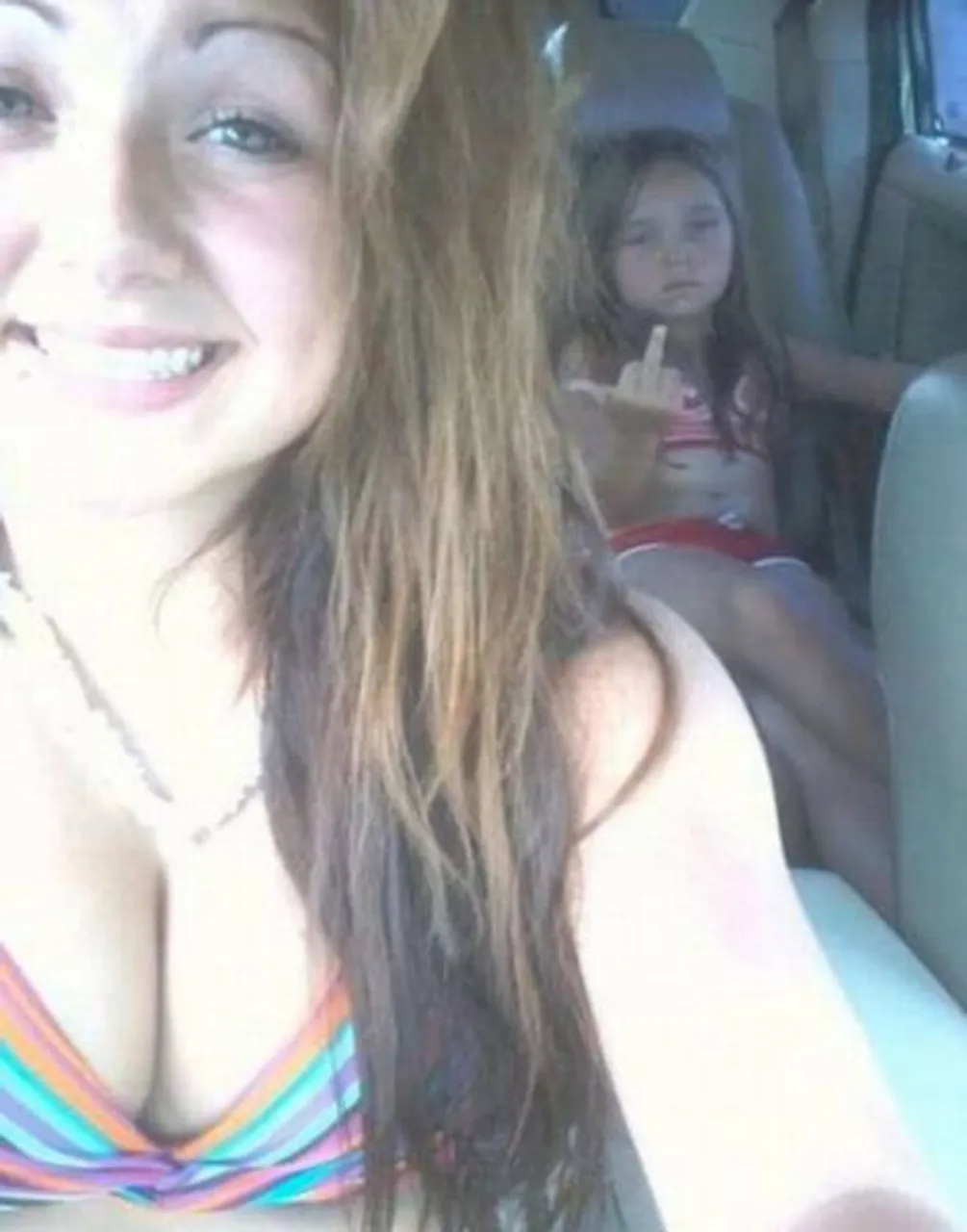 getting_a_good_selfie_is_always_hard_640_29